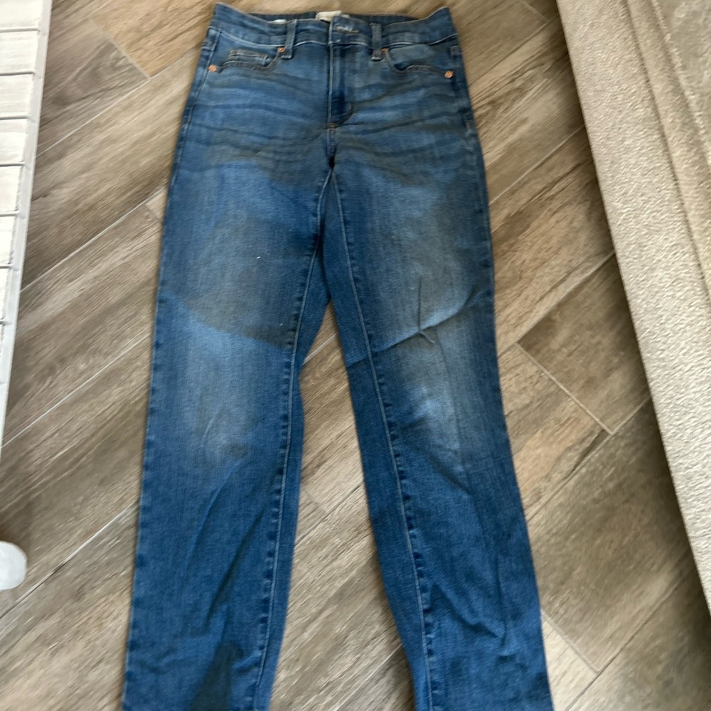 Universal Thread women’s medium rise jeans! 👖